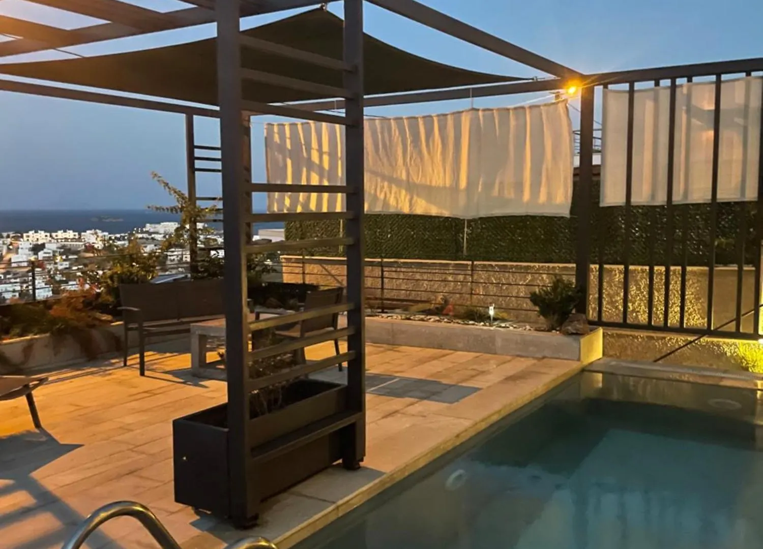 Havuzlu Ve Jakuzuli Lueks Villa بودروم